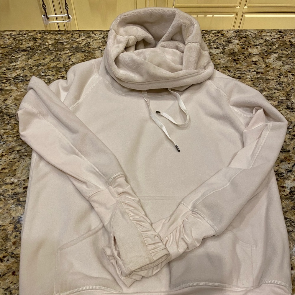 Lululemon Don’t hurry be happy fleece pullover size 6